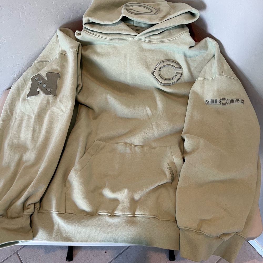 Heavy Veteran’s Chicago Bears Light Army Green Hoodie—-Never Been Worn.